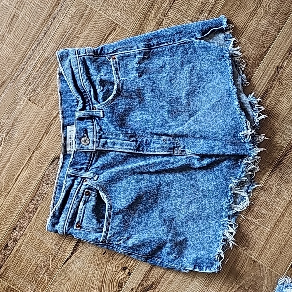 Abercrombie mom shorts
